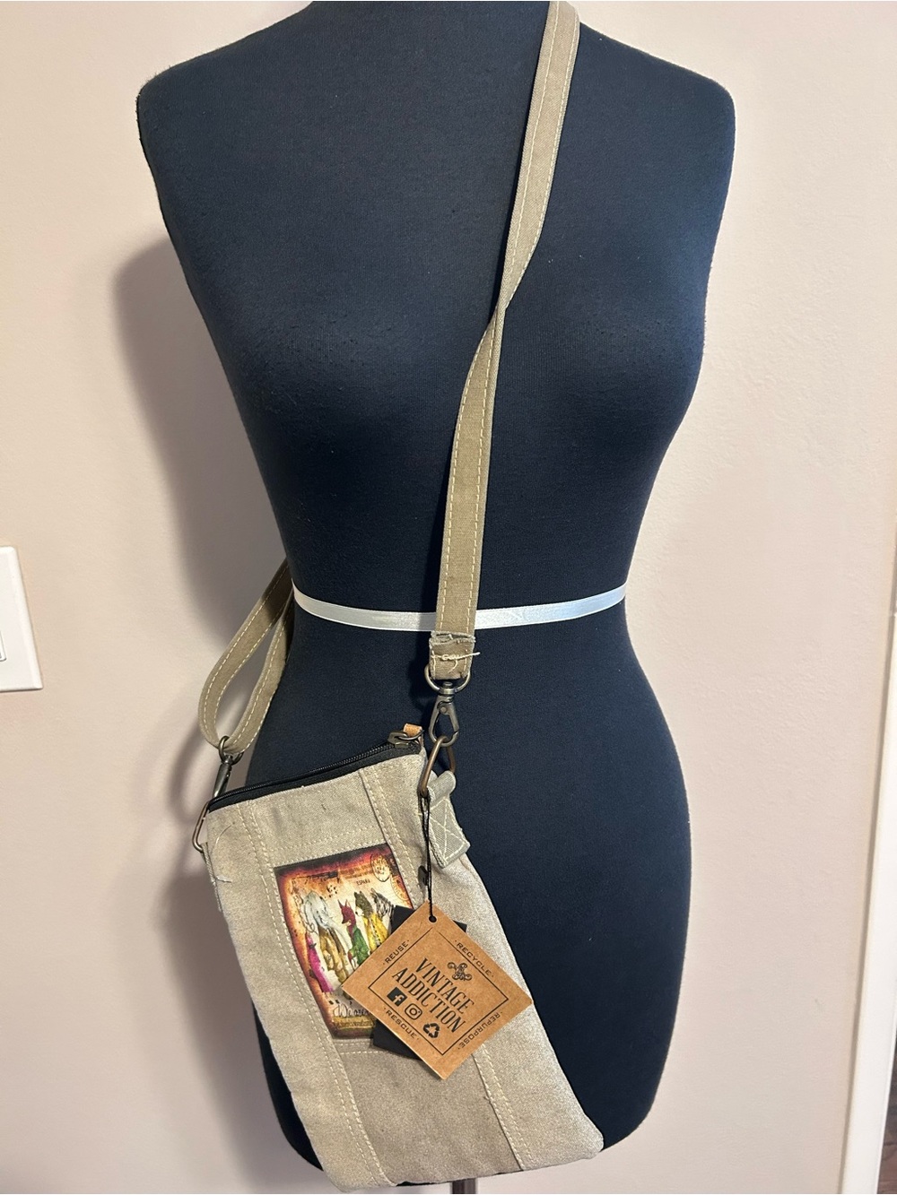 Women’s Vintage Addiction canvas crossbody purse. New with tags. - Picture 3 of 8